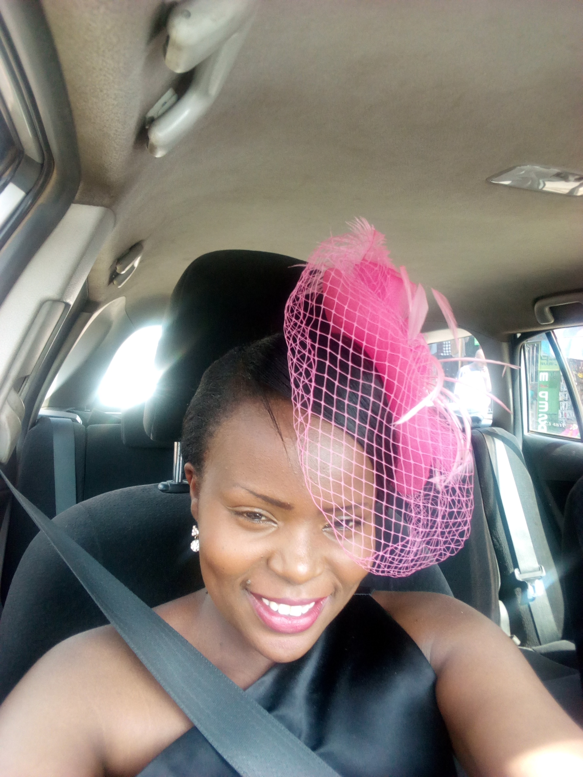 How to Wear Fascinators – Reina Beaty